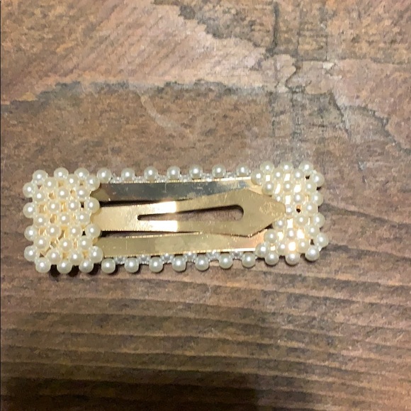 3/$20 Rectangle Pearl Hair Clip - Picture 2 of 2